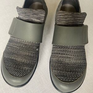 Alegria Shoes TRA Womens Adjustable Gray & Black Slip On